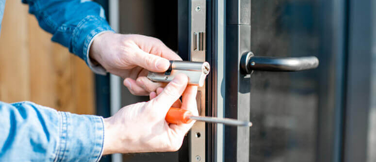 Commercial Locksmith Queen Elizabeth
